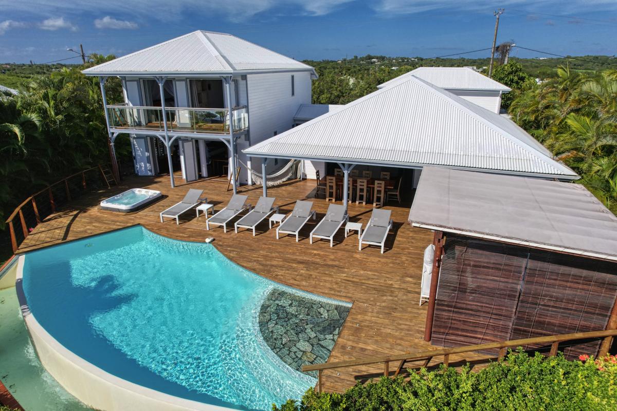 43.Location villa piscine Sainte Anne Guadeloupe_Terrasse Piscine Mer
